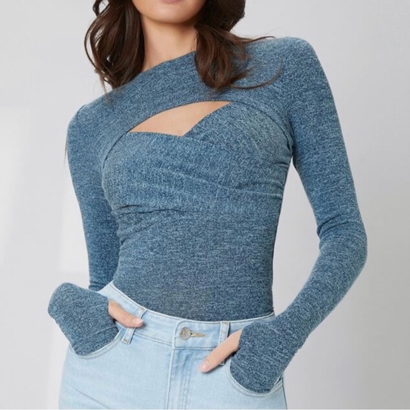 Mulvari Marled Cut-out Long Sleeve Blouse in Dusty Blue - Picture 1 of 7